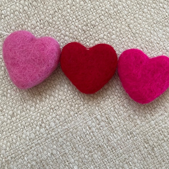 Set of 2 Valentine’s Day felt garlands - Picture 8 of 8